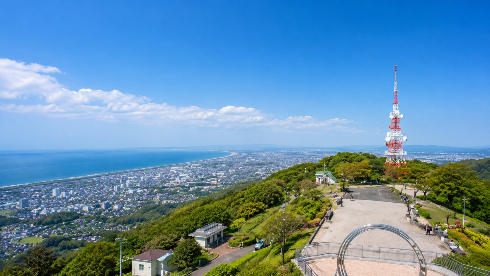 湘南平から望む街並みと海